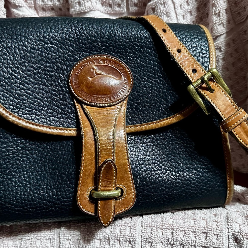 Vintage Dooney & Bourke Black and Brown All-Weather Leather Crossbody Bag πΌππΌπ